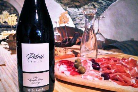 Wine-tasting-petric-750x500