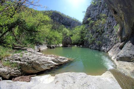 08_Mateja_Ferjancic_V_krnici_hudournika_Bela