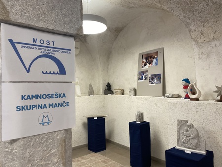 Kamnoseška razstava